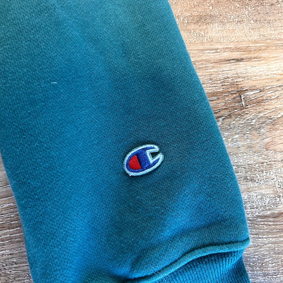 Champion Cropped Crewneck - Picture 2 of 3